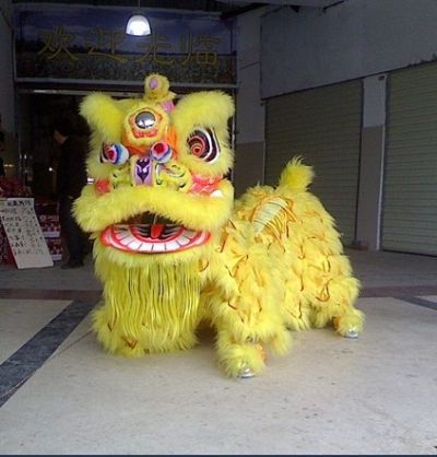 我们中国人在喜庆的日子会舞龙，舞狮？