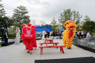 开业仪式新选择舞狮助阵热闹非凡!